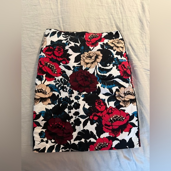 Adrianna Papell Dresses & Skirts - Adrianna Papell Red and Black Floral Pencil Skirt